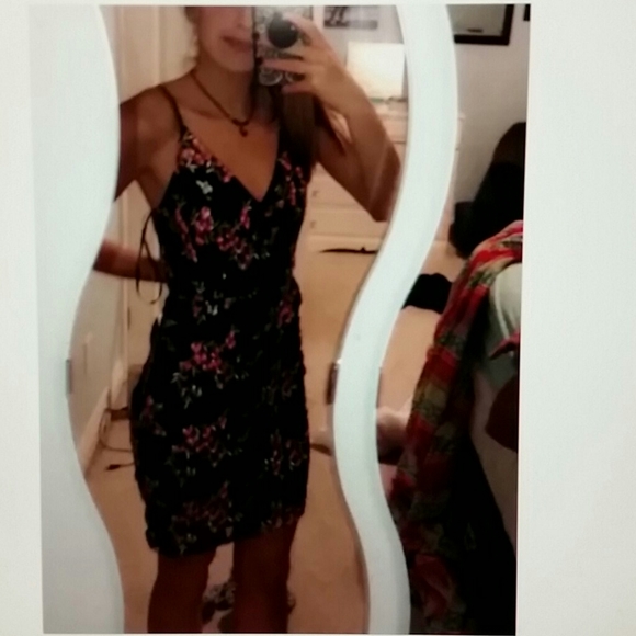 Lulu's Lace Embroidered Bodycon Dress compared to Madewell Sz XS - Picture 6 of 8